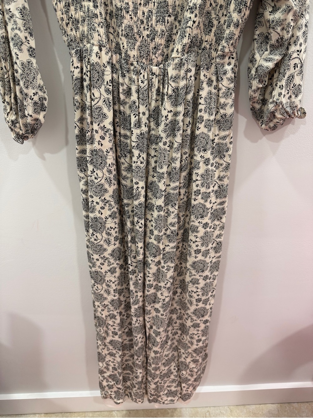 AMERICAN EAGLE WOMEN BEIGE FLORAL SMOCKED PUFF-SLEEVE JUMPSUIT - Picture 7 of 13